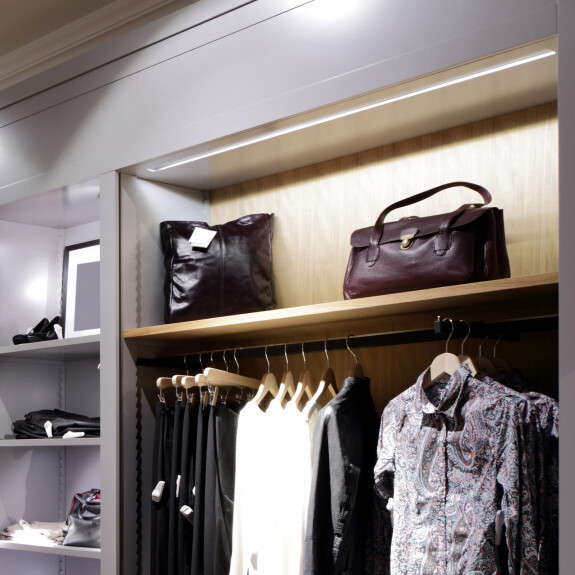 203800039 REGLETA LED T5 16W 4000K 1170m BELO GSC