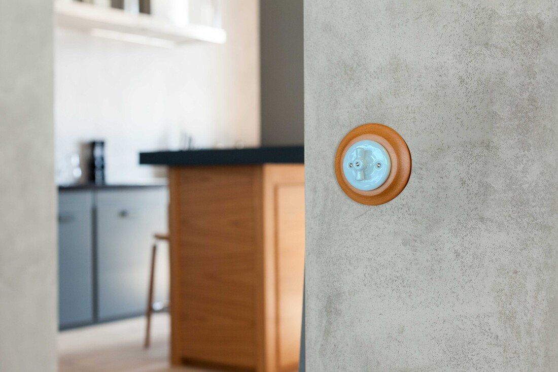 2902030 CAJA DE DISTRIBUCION DE SUPERFICIE PORCELANA BLANCA F-BRIGHT